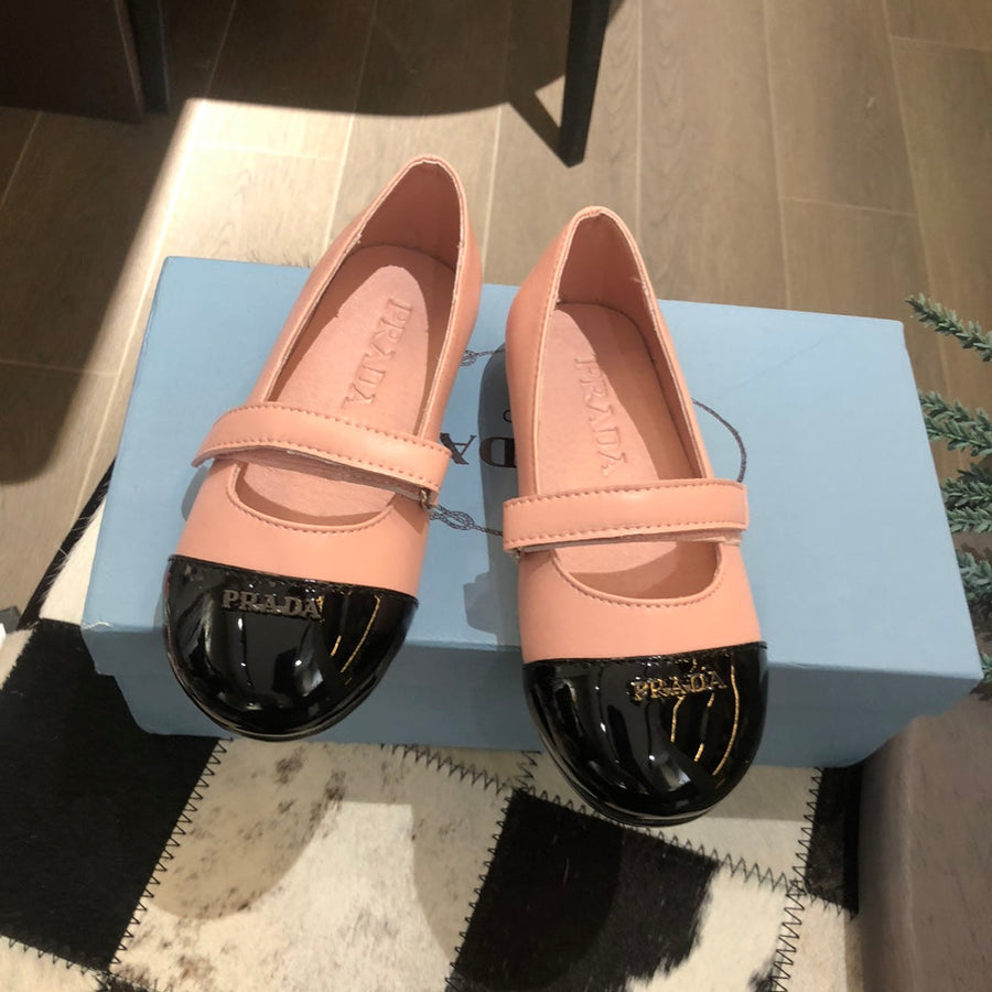 Sapatilha Infantil Lona Rosa com Placa Triangular Frontal