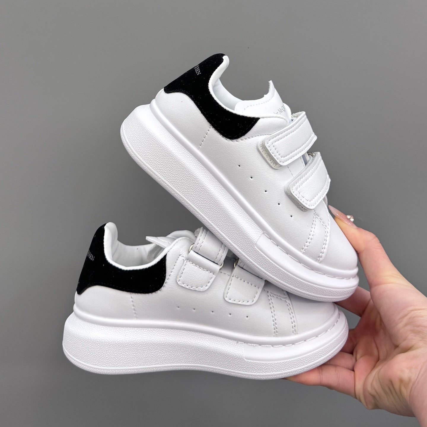 Tênis Alexander McQueen White and Black Infantil