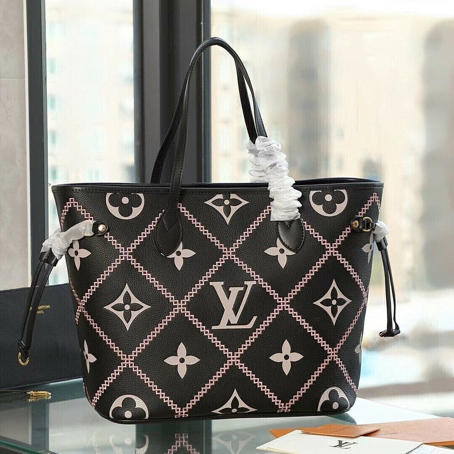 Bolsa Tote Couro Padrão Monograma Geométrico Preto 38cm