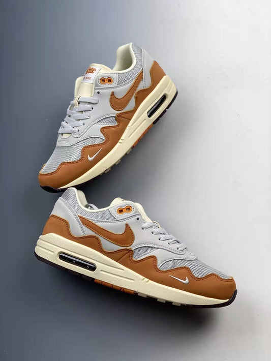 Tênis Runner Couro Monarch Detalhe Ondulado