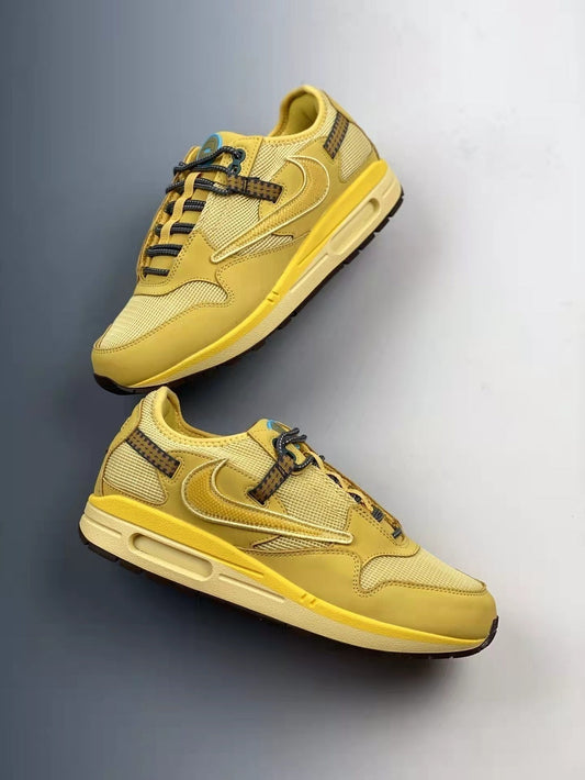 Tênis Runner Couro Camurça Ouro Detalhe Marrom