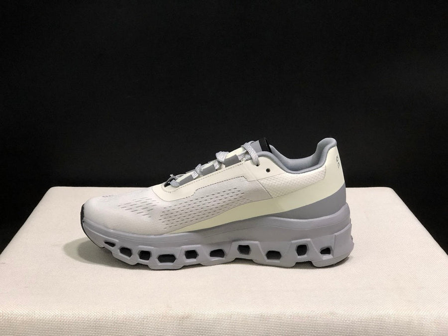 Tênis Runner Malha Branca Detalhe Cinza Solado Volumoso